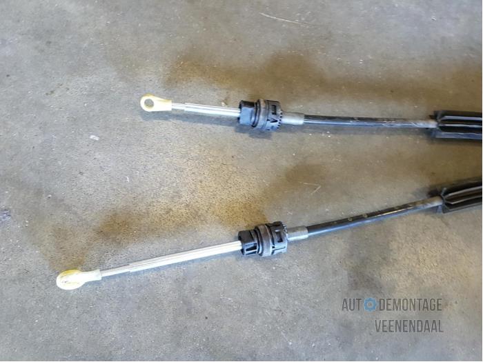 Gearbox shift cable from a Skoda Octavia (1Z3) 2.0 Turbo FSI 16V RS 2007