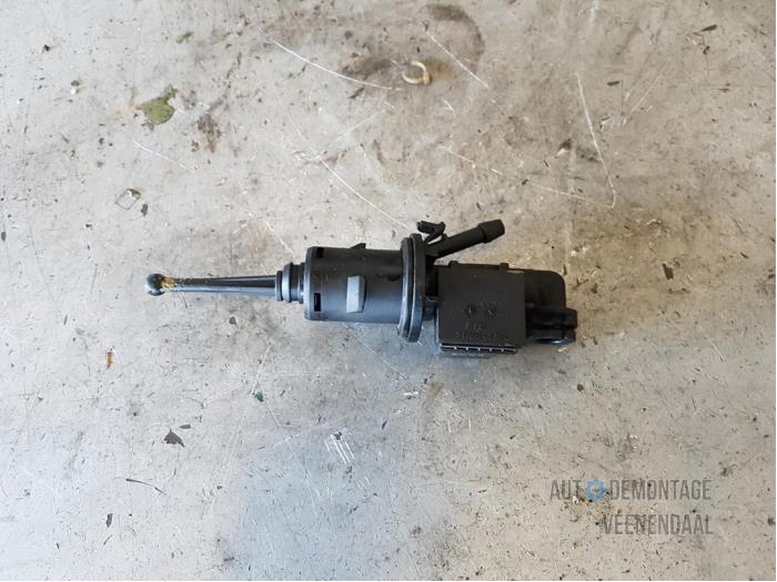 Clutch master cylinder