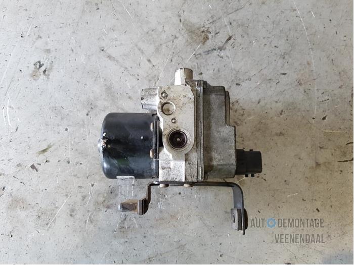 Begagnade ABS-pump Chevrolet Evanda 2.0 16V Pris € 50,00 Marginaltabell erbjuds av Autodeleninkleur