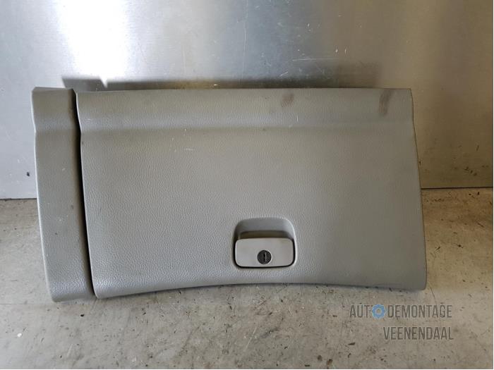 Begagnade Handskfack Chevrolet Evanda 2.0 16V Pris € 20,00 Marginaltabell erbjuds av Autodeleninkleur