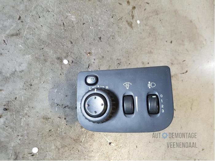 Usados Interruptor de luz Chevrolet Evanda 2.0 16V Precio € 20,00 Norma de margen ofrecido por Autodeleninkleur
