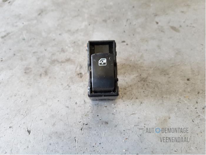 Usados Interruptor de ventanilla eléctrica Chevrolet Evanda 2.0 16V Precio € 5,00 Norma de margen ofrecido por Autodeleninkleur