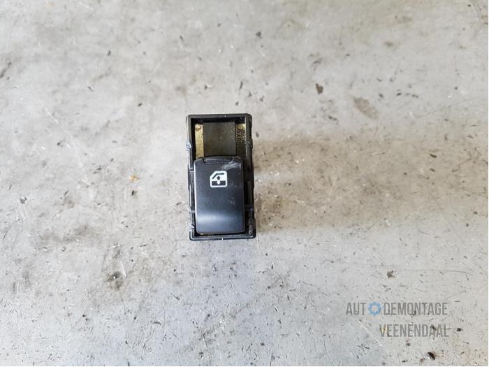 Usados Interruptor de ventanilla eléctrica Chevrolet Evanda 2.0 16V Precio € 5,00 Norma de margen ofrecido por Autodeleninkleur