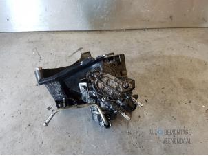 Used Mechanical fuel pump Peugeot 208 I (CA/CC/CK/CL) 1.6 e-HDi FAP Price € 138,00 Margin scheme offered by Autodemontage Veenendaal BV