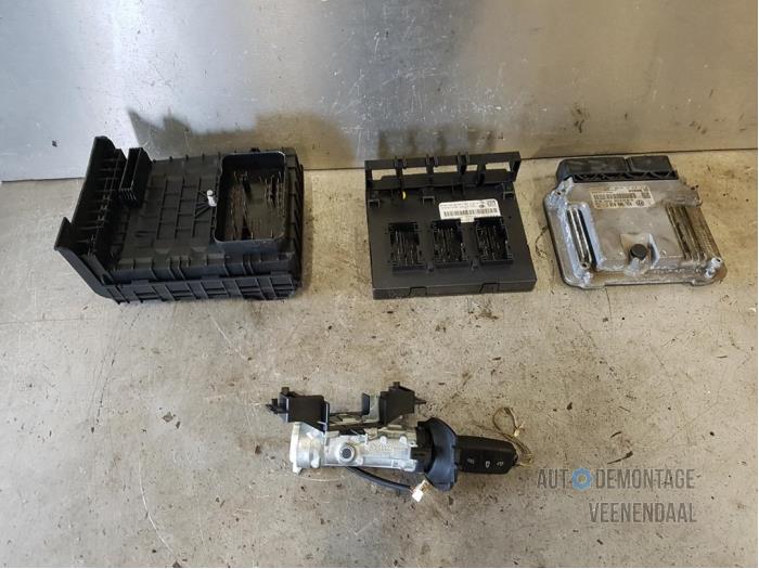 Used Ignition lock + computer Skoda Octavia (1Z3) 2.0 TDI 16V Price € 350,00 Margin scheme offered by Autodeleninkleur
