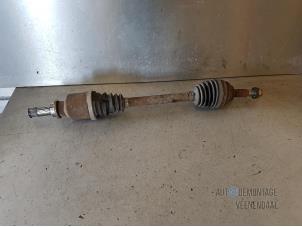 Used Front drive shaft, left Renault Clio III (BR/CR) 1.4 16V Price € 35,00 Margin scheme offered by Autodemontage Veenendaal BV