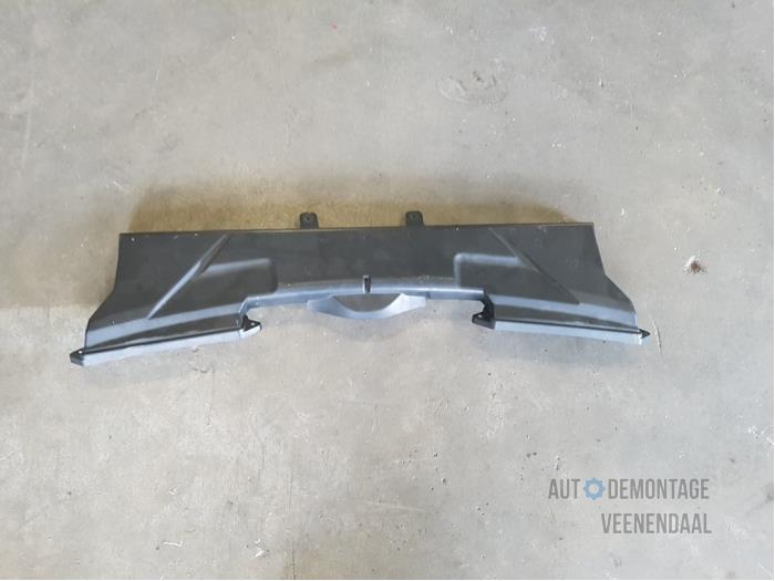 Air funnel from a BMW 3 serie (E90) 320i 16V 2006