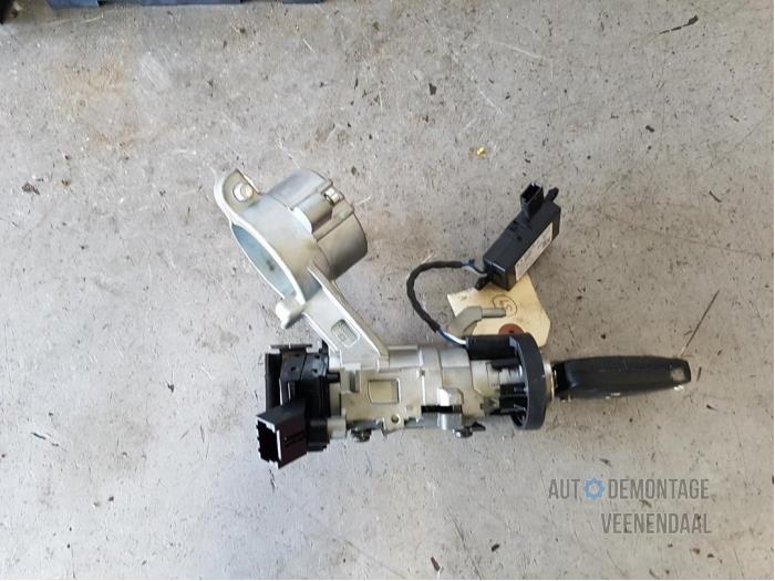 Ignition lock + computer from a Opel Insignia 2.0 CDTI 16V 160 Ecotec 2010