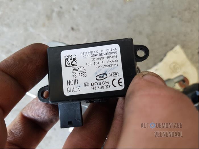 Ignition lock + computer from a Opel Insignia 2.0 CDTI 16V 160 Ecotec 2010