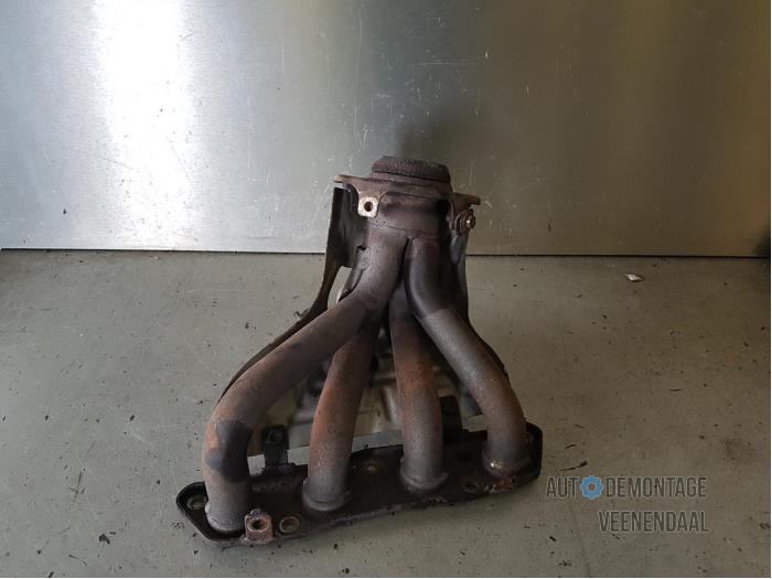 Exhaust manifold from a Toyota Celica (ZZT230/231) 1.8i 16V 2004