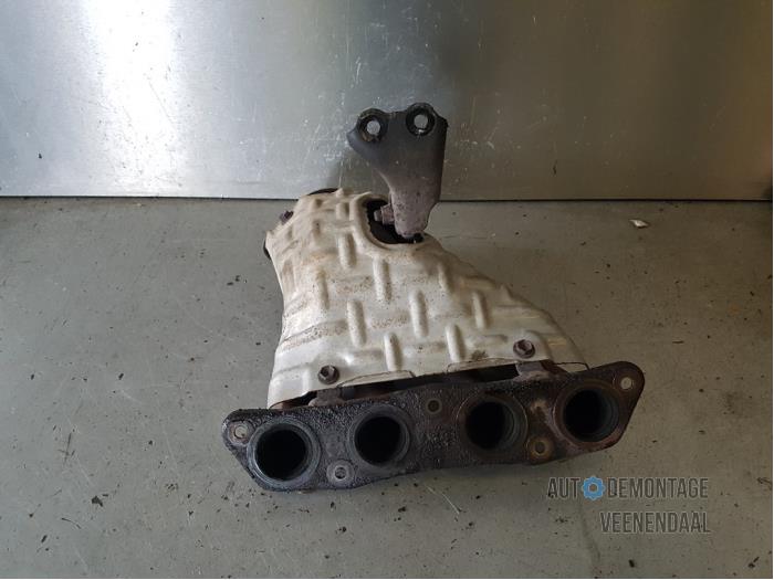 Exhaust manifold from a Toyota Celica (ZZT230/231) 1.8i 16V 2004