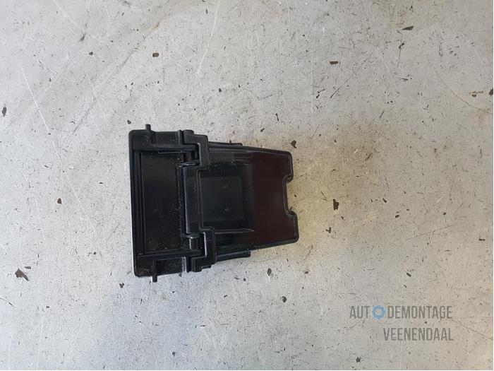 Begagnade Askkopp, bak Toyota Celica (ZZT230/231) 1.8i 16V Pris € 9,00 Marginaltabell erbjuds av Autodeleninkleur