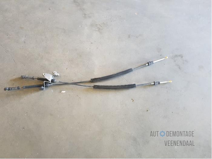 Gearbox shift cable from a Volkswagen Caddy III (2KA,2KH,2CA,2CH) 2.0 SDI 2005