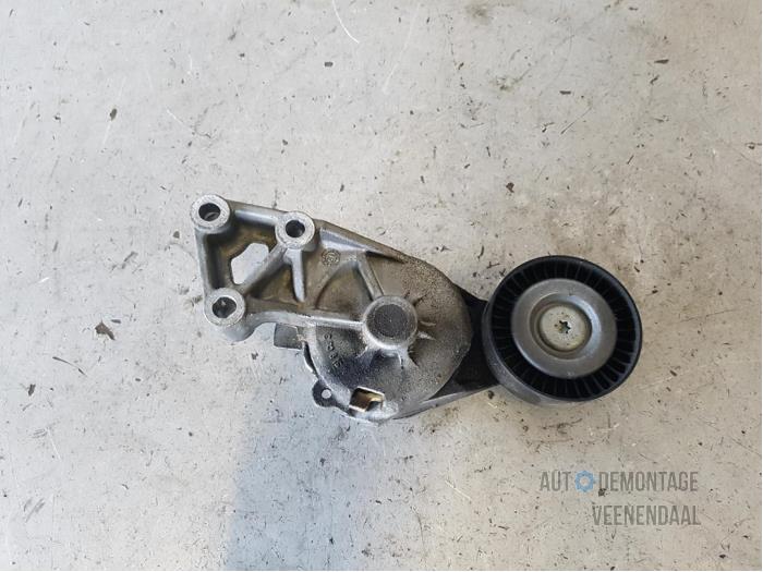 Usados Rodillo tensor correa múltiple Volkswagen Caddy III (2KA,2KH,2CA,2CH) 2.0 SDI Precio € 10,00 Norma de margen ofrecido por Autodeleninkleur
