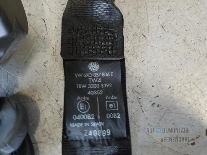 Rear seatbelt, right from a Seat Arosa (6H1) 1.4 MPi 2000