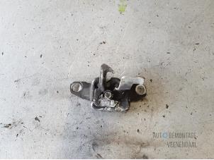 Used Bonnet lock mechanism Renault Scénic I (JA) 1.6 16V Price € 10,00 Margin scheme offered by Autodemontage Veenendaal BV