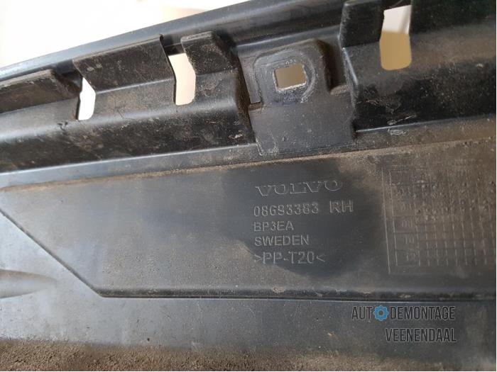 Wspornik zderzaka prawy tyl z Volvo V70 (SW) 2.4 20V 140 2007