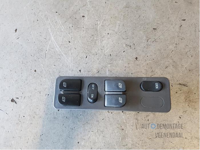 Usados Interruptor combinado de ventanillas Saab 9-3 I (YS3D) 2.0t 16V Ecopower Precio € 25,00 Norma de margen ofrecido por Autodeleninkleur
