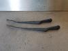 Front wiper arm from a Saab 9-3 I (YS3D) 2.0t 16V Ecopower 2002