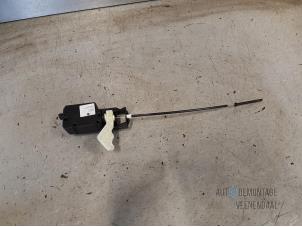 Used Tank flap lock motor BMW Mini One/Cooper (R50) 1.6 16V One Price € 9,00 Margin scheme offered by Autodemontage Veenendaal BV