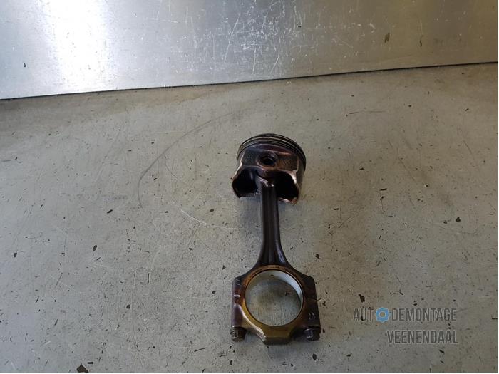 Used Piston Volkswagen Golf V (1K1) 1.6 FSI 16V Price € 35,00 Margin scheme offered by Autodeleninkleur