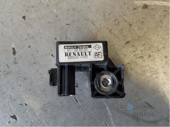 Begagnade Airbagsensor Renault Scénic II (JM) 1.6 16V Pris € 20,00 Marginaltabell erbjuds av Autodeleninkleur