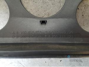 Używane Kratka wentylacyjna deski rozdzielczej Renault Scénic II (JM) 1.6 16V Cena € 30,00 Procedura marży oferowane przez Autodemontage Veenendaal BV