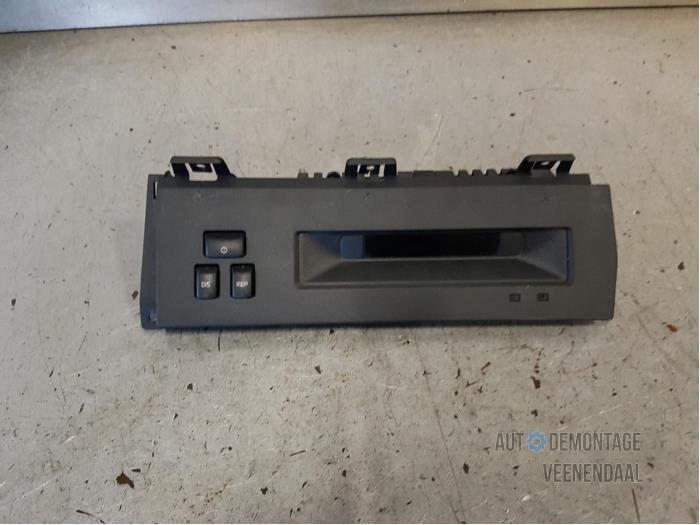 Begagnade Innerdisplay Renault Safrane II 3.0 V6 RXT Autom. Pris € 20,00 Marginaltabell erbjuds av Autodeleninkleur