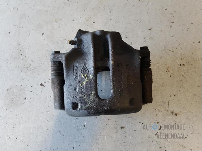 Gebrauchte Bremszange rechts vorne Renault Safrane II 3.0 V6 RXT Autom. Preis € 10,00 Margenregelung angeboten von Autodeleninkleur