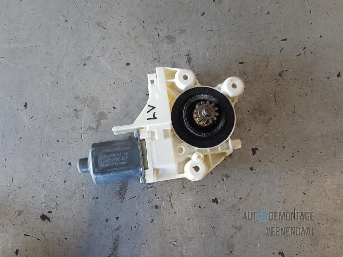 Usados Motor de ventanilla de puerta Ford Focus 2 1.6 16V Precio € 15,00 Norma de margen ofrecido por Autodeleninkleur