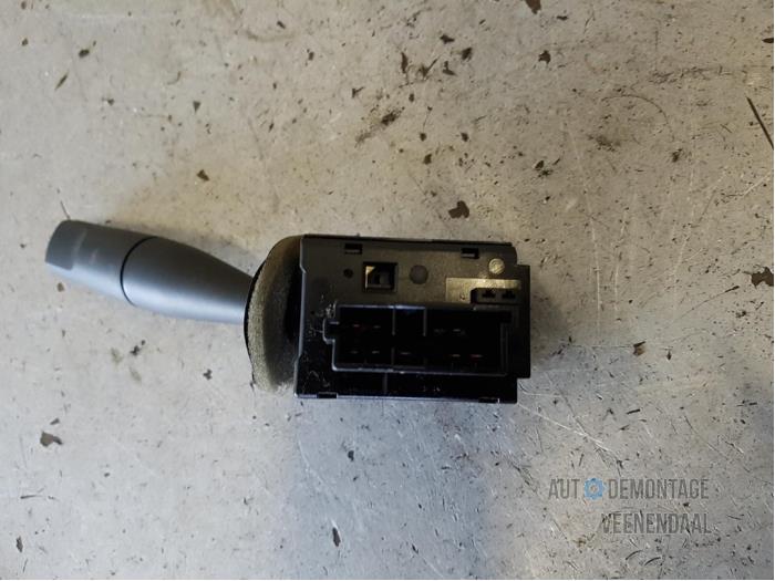 Interruptor de limpiaparabrisas de un Peugeot 206 (2A/C/H/J/S) 1.1 XN,XR 2001
