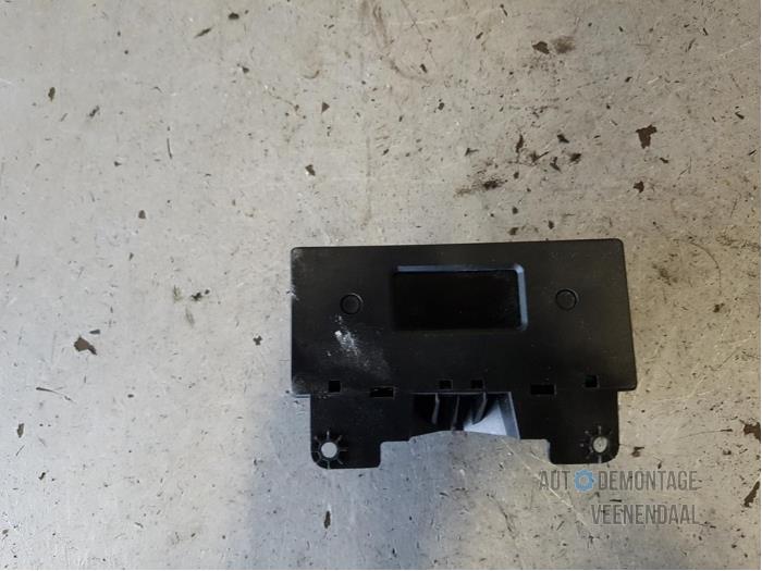 Begagnade Klocka Peugeot 206 (2A/C/H/J/S) 1.1 XN,XR Pris € 8,00 Marginaltabell erbjuds av Autodeleninkleur