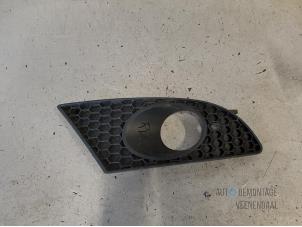 Used Fog light cover plate, right Seat Leon (1P1) 1.6 Price € 9,00 Margin scheme offered by Autodemontage Veenendaal BV