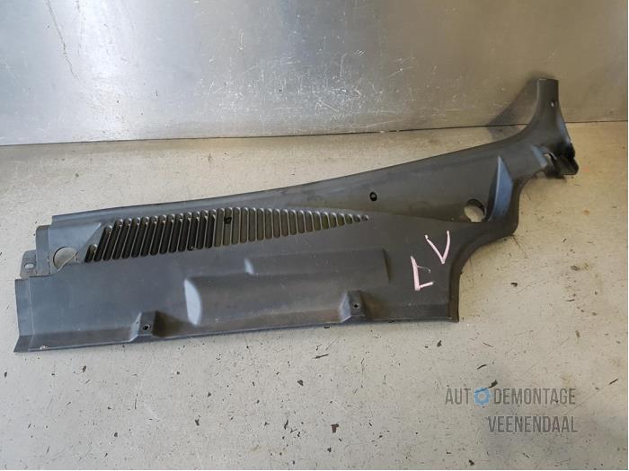 Cowl top grille from a Fiat Doblo Cargo (223) 1.3 D 16V Multijet 2007