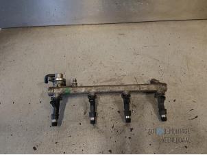 Used Fuel injector nozzle Opel Frontera (6B) 2.2i 16V Price € 19,00 Margin scheme offered by Autodemontage Veenendaal BV