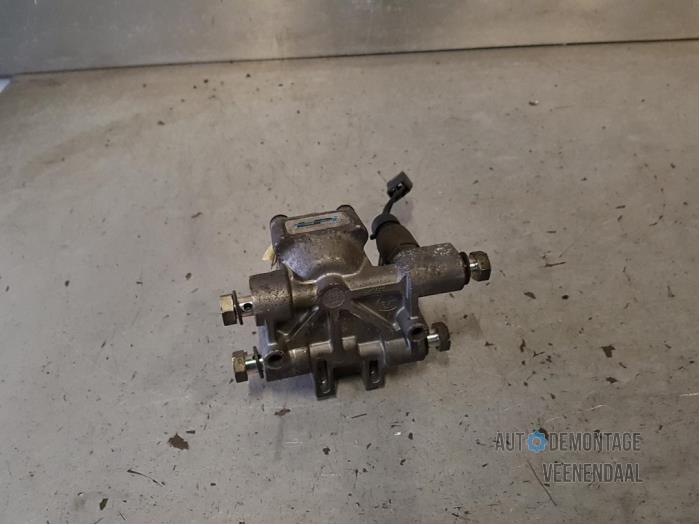 Fuel pressure regulator Volvo V70 2.4 20V 170 67R019301 B5244S