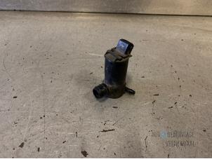 Usados Bomba de limpiaparabrisas delante Volvo V70 (SW) 2.4 20V 170 Precio € 5,25 Norma de margen ofrecido por Autodemontage Veenendaal BV