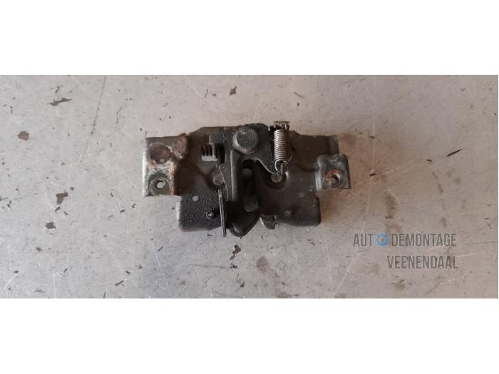 Bonnet lock mechanism from a Mazda 6 Sportbreak (GY19/89) 2.0i 16V 2002