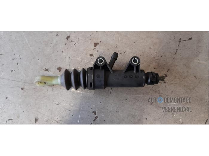 Clutch slave cylinder
