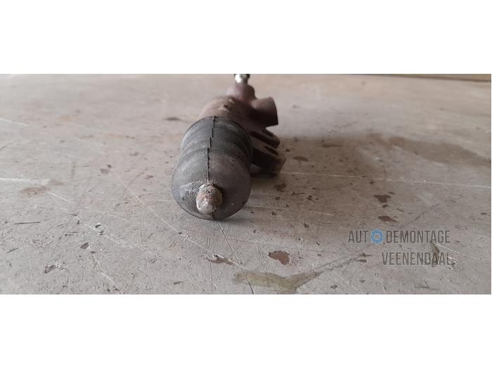 Clutch slave cylinder from a Toyota Avensis (T27) 2.0 16V D-4D-F 2013