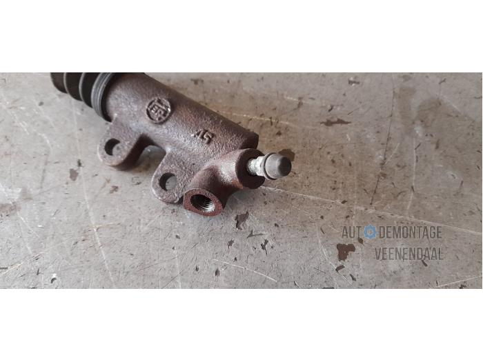 Clutch slave cylinder from a Toyota Avensis (T27) 2.0 16V D-4D-F 2013