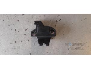 Used Tailgate lock mechanism Toyota Avensis (T27) 2.0 16V D-4D-F Price € 40,00 Margin scheme offered by Autodemontage Veenendaal BV