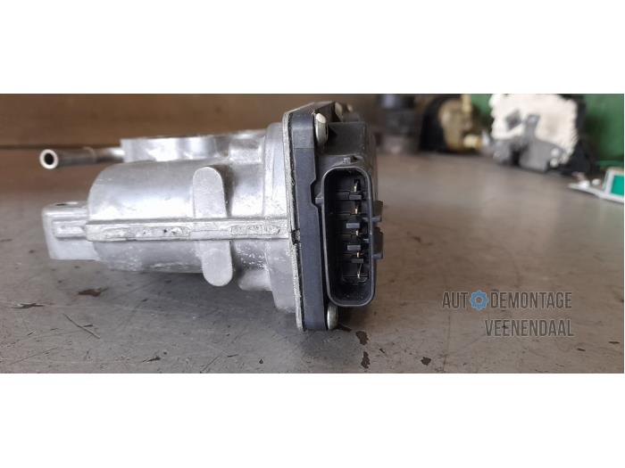 EGR valve from a Toyota Avensis (T27) 2.0 16V D-4D-F 2013