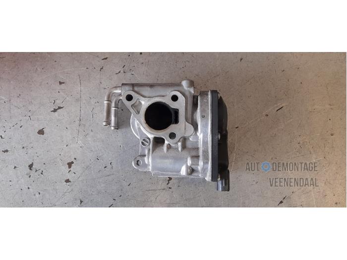 EGR valve from a Toyota Avensis (T27) 2.0 16V D-4D-F 2013