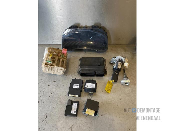 Used Ignition lock + computer Toyota Avensis (T27) 2.0 16V D-4D-F Price € 250,00 Margin scheme offered by Autodeleninkleur