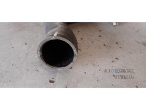Intercooler Rohr van een Toyota Avensis (T27) 2.0 16V D-4D-F 2013
