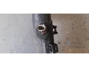 Intercooler Rohr van een Toyota Avensis (T27) 2.0 16V D-4D-F 2013