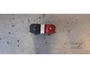 Used Panic lighting switch Renault Scénic II (JM) 1.6 16V Price € 5,00 Margin scheme offered by Autodemontage Veenendaal BV