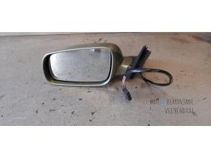 Used Wing mirror, left Volkswagen Passat Variant (3B6) 2.3 V5 20V Price € 15,00 Margin scheme offered by Autodemontage Veenendaal BV