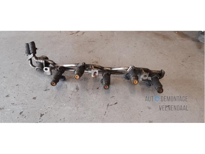 Usagé Système d'injection Volkswagen Passat Variant (3B6) 2.3 V5 20V Prix € 45,00 Règlement à la marge proposé par Autodeleninkleur